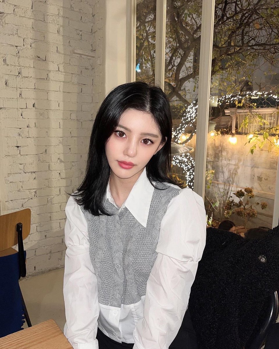 goyuarchives's tweet photo. [ 🤍 ] — #GoYujin #KoYujin #고유진 https://t.co/3Q2VadIAFt