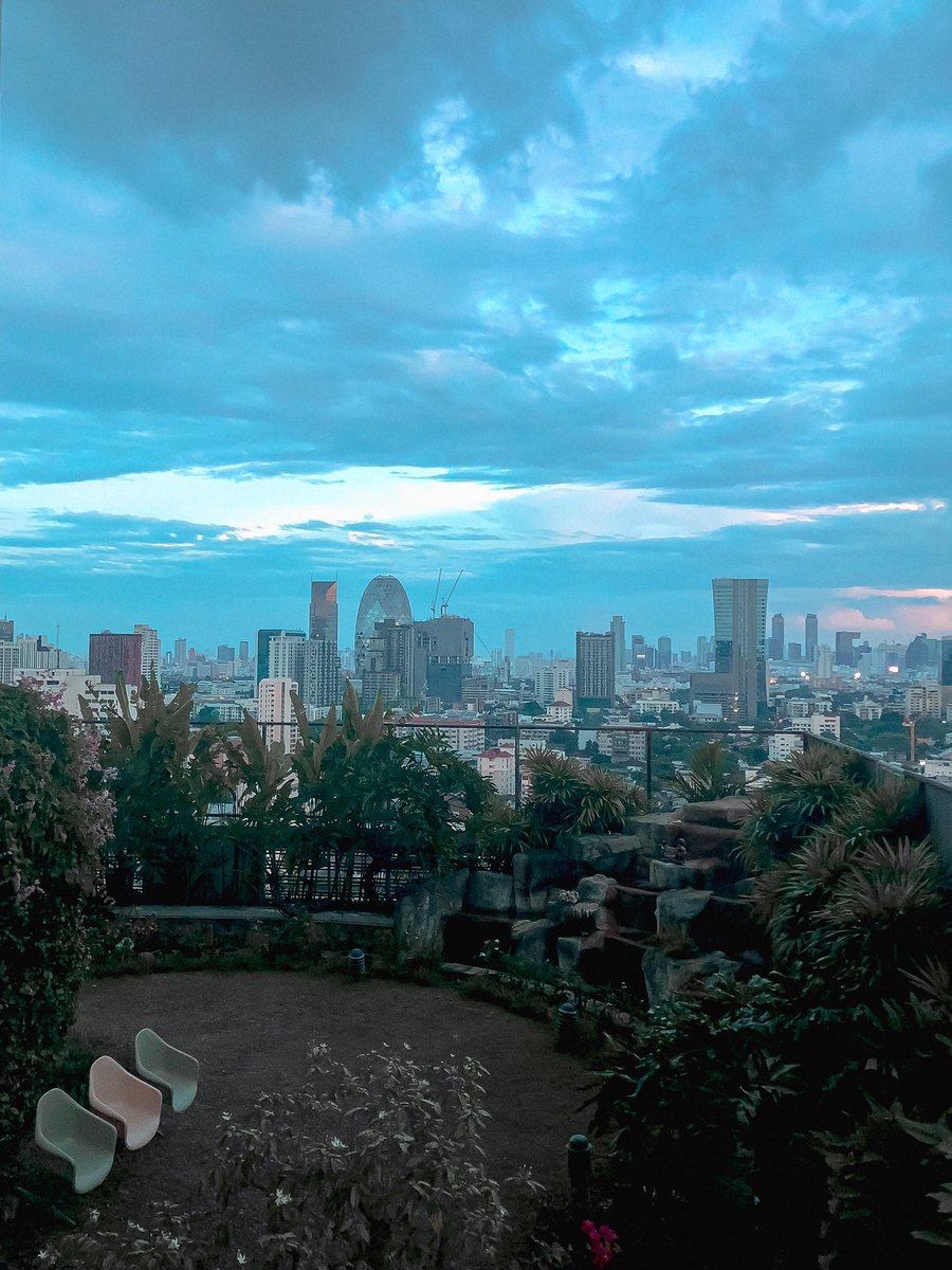 numfonnumfon26's tweet photo. ท้องฟ้ามันไม่ได้สวยงามทุกวันหลอก
😣⛈⛈😀😀
Good Night 💤😘😴🌙 https://t.co/Uzlz0fE91E