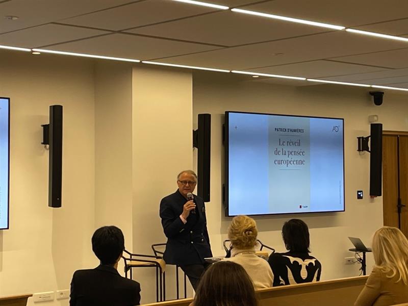 AugustDebouzy's tweet photo. Ce matin à l'occasion de la conférence inaugurale de #ADPositive, @AugustDebouzy et @MahastiRazavi  recevaient @ThibautGuilluy, @pdhumieres, @SJHLambert (PwC) &amp; SéverineLèbre-Badré (Citeo). L'occasion de discuter des nouvelles règles du jeu en matière de #capitalismeresponsable https://t.co/6iOnD9v09T