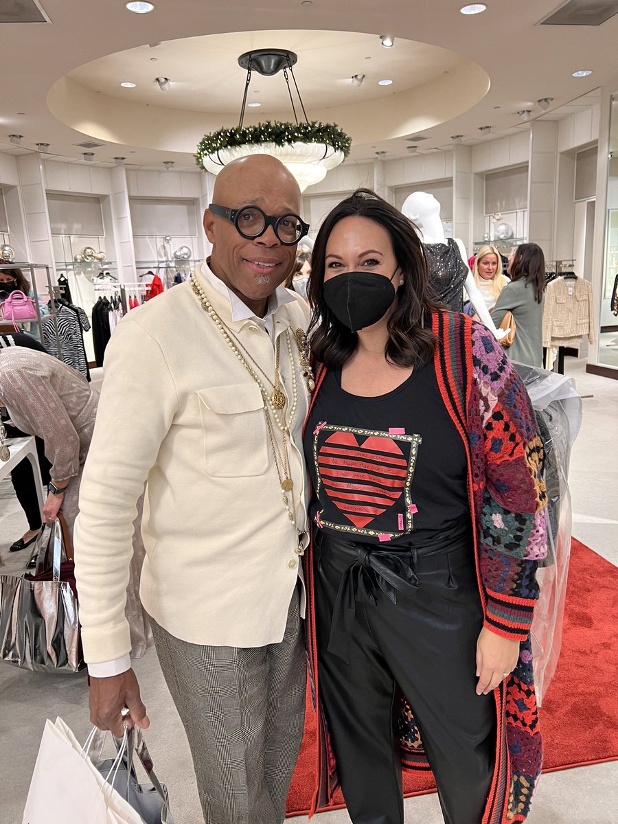 jennifer_su's tweet image. 100% proceeds to benefit @OurClosetPA for these limited edition heart T-shirts designed by Philly renowned designer @conradbooker x ATM x @neimanmarcus available on ourclosetpa.org/fashionforall
