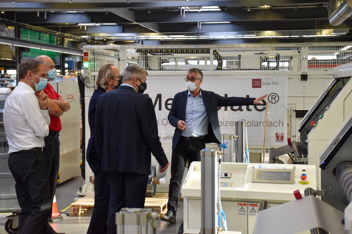 3ssolarswiss's tweet photo. Hoher Besuch aus dem @kanton_bern: Die Wirtschafts-, Energie und Umweltdirektion mit Christoph Ammann (@AmmannCH), André Nietlisbach und Ralf Müssig in unserer Produktionshalle in Thun.
#3ssolarplus #megaslate #solarästhetik #Energiewende https://t.co/FMyTx8AJZo