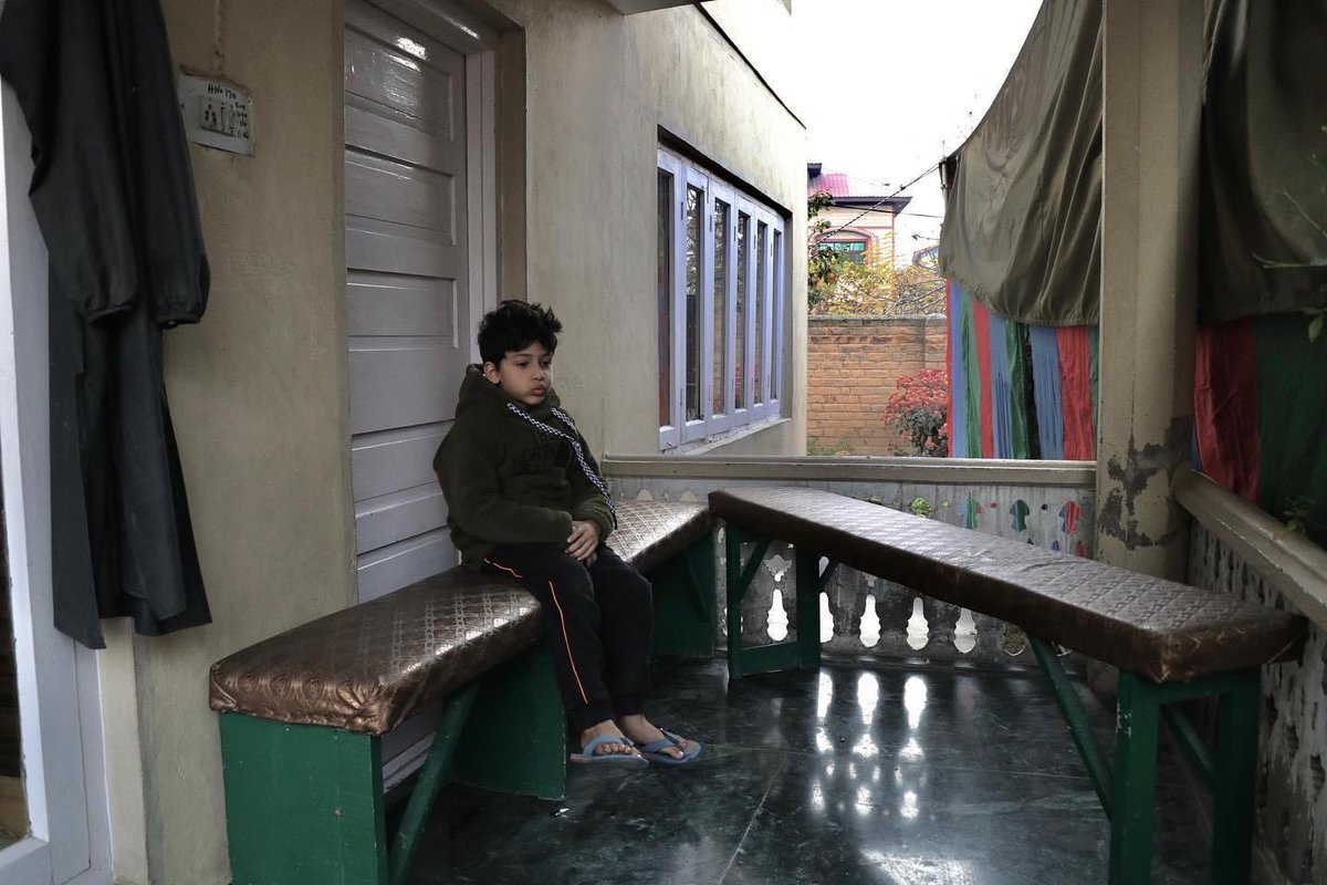 journoabubakar's tweet photo. Orphan of Kashmir’s bloodshed.

Abeer, 7-year old son of Dr. Mudasir Gul is at his mother’s residence in Kanipora, Srinagar. On 15th November he was killed in a military operation in Hyderpora Srinagar. 

Picture and Text: Vikar Syed https://t.co/LUhfDL8mCx