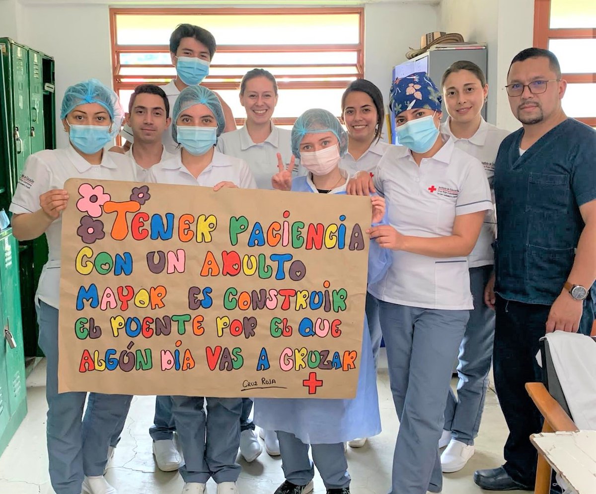 cruzrojabogota's tweet photo. En nuestro Instituto, formamos a nuestros estudiantes de forma profesional y ética. Hoy, nos comparten este mensaje de sensibilización sobre el cuidado y el #respeto al #AdultoMayor.  🚑👩‍⚕️🏥🩺

@cruzrojaedu 
#MeFormoParaSalvarVidas
#FelizJuevesATodos 
#Tbt https://t.co/XF62kFB81E