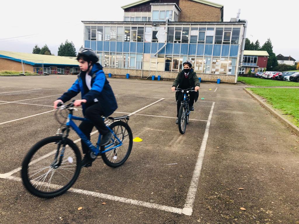 Cantonian_Base's tweet image. KS3 enjoying a bike session with Mr Harris this morning 🚴🏻‍♂️👍🏻 #physicalexercise #outdoors #accessbase