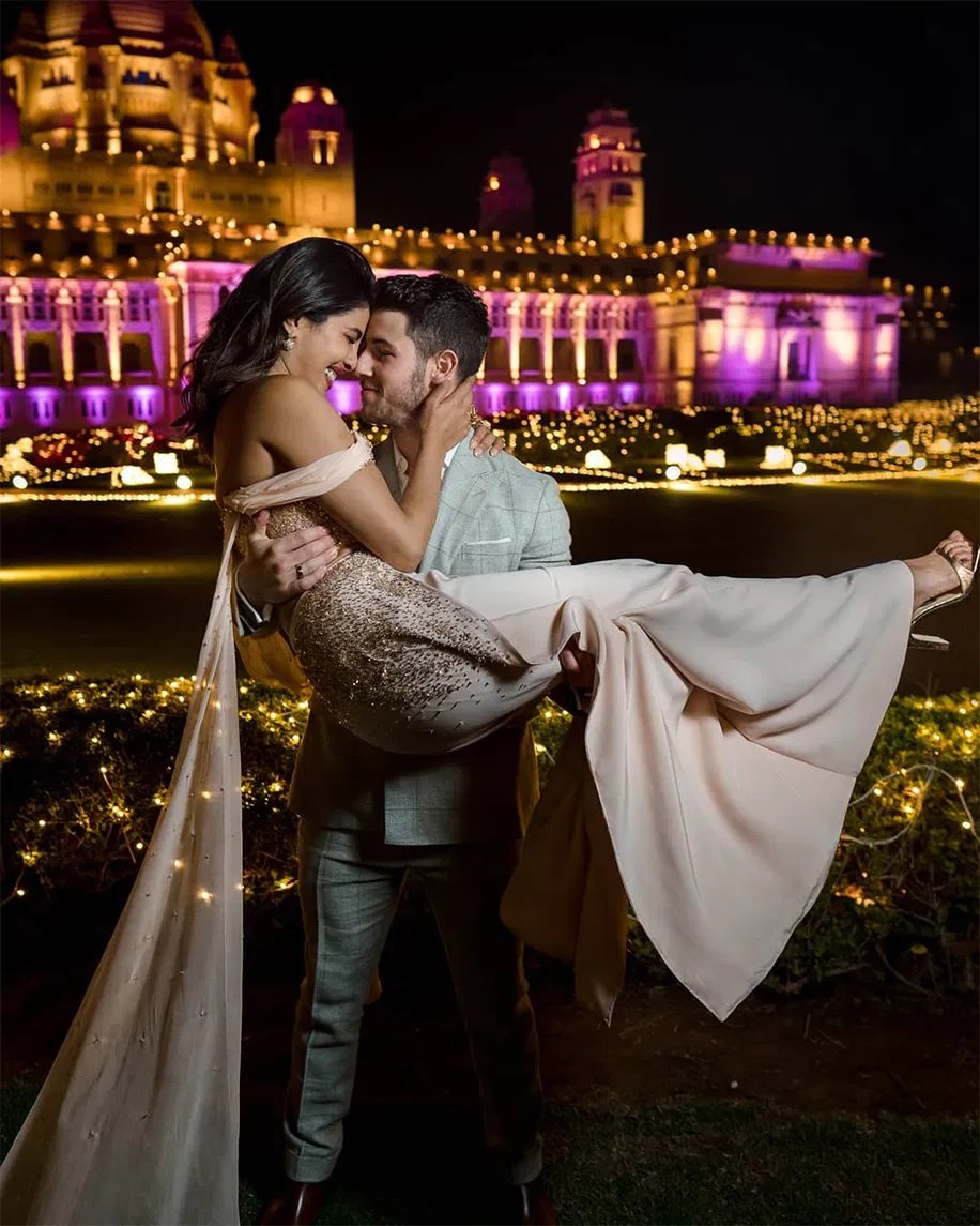 rashishukla1101's tweet photo. @NainaSi24619003 Priyanka Married in Jodhpur #India
& its #italy not #itely https://t.co/2xLLie8jYK