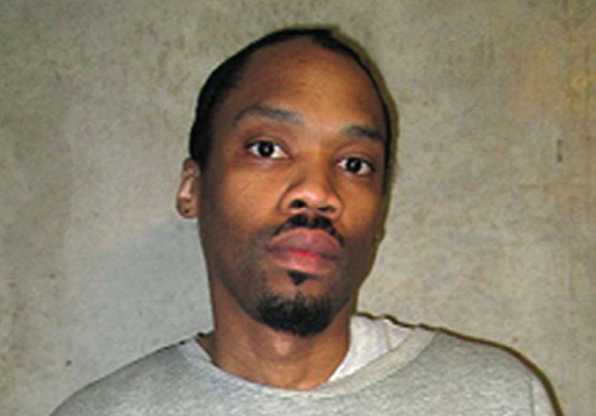 Oklahoma plans to execute #JuliusJones on Thursday despite a parole board twice recommending the governor grant him clemency. Jones says he was framed for a 1999 murder. Legal experts say he did not match witness descriptions, his alibi was ignored and a juror called him a slur.