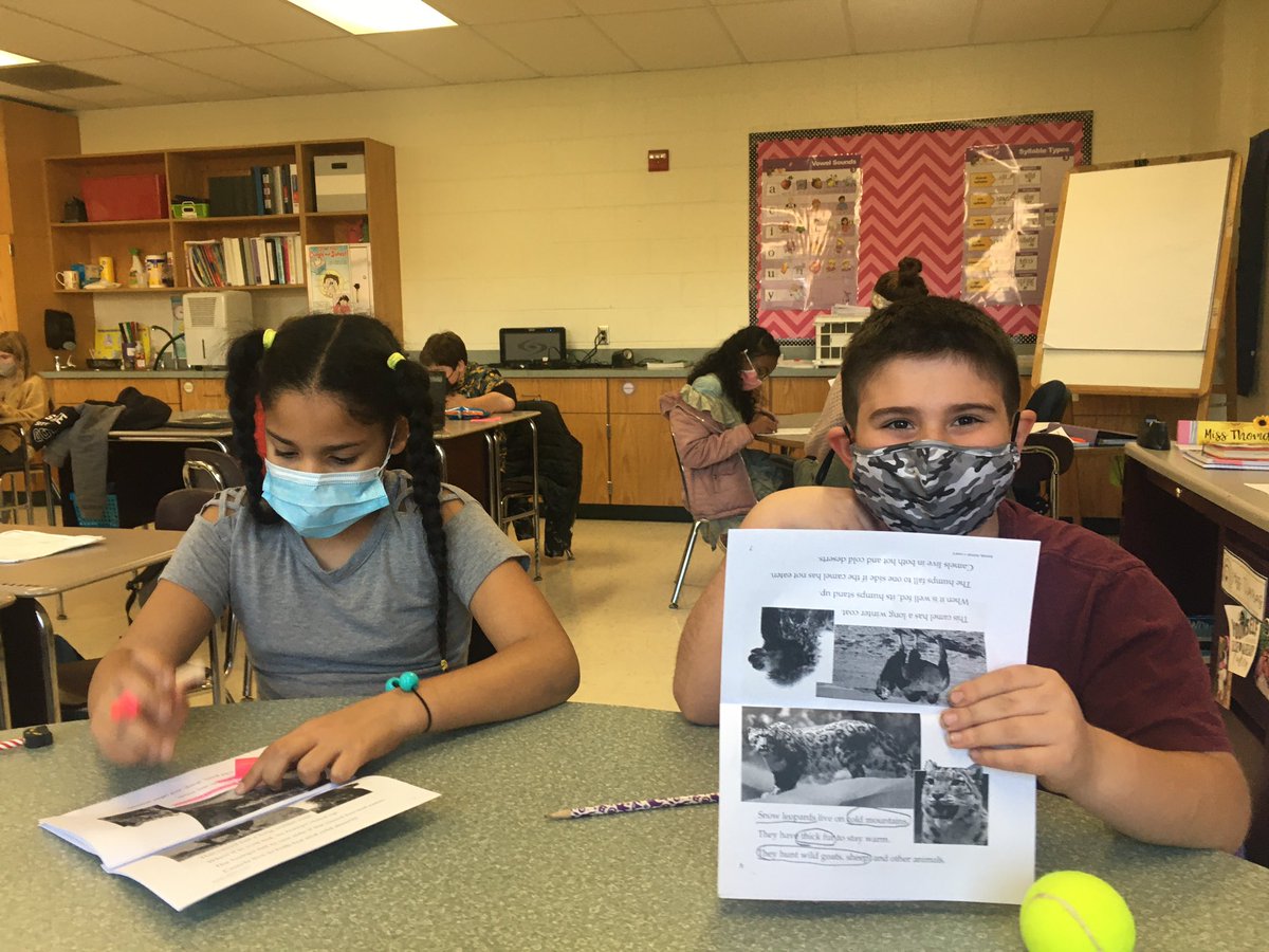 AnnisBreda's tweet photo. Working on NF note taking strategies with the awesome readers in Mrs. Carberry’s class made my day yesterday. 💕#makeitworkforyou #learnwithahern @AhernMiddle @FPS_Literacy @FoxboroughPS https://t.co/MDws55eghS