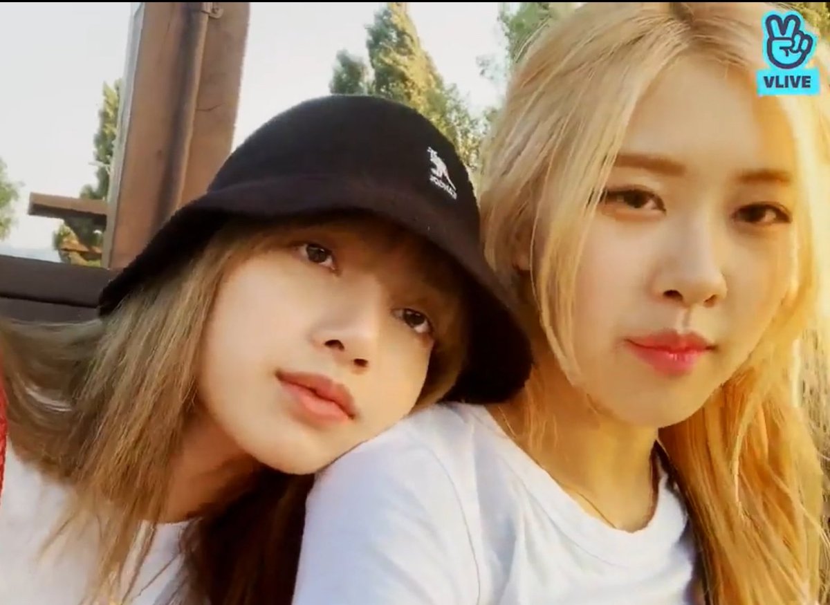 vKCujEMCtxJl9NN's tweet photo. เอาอะไรมาพูดก๊าน..
ใครว่าลิซขี้อ้อน อ้อนกงไหน
#CHAELISA https://t.co/603NyNgJAs