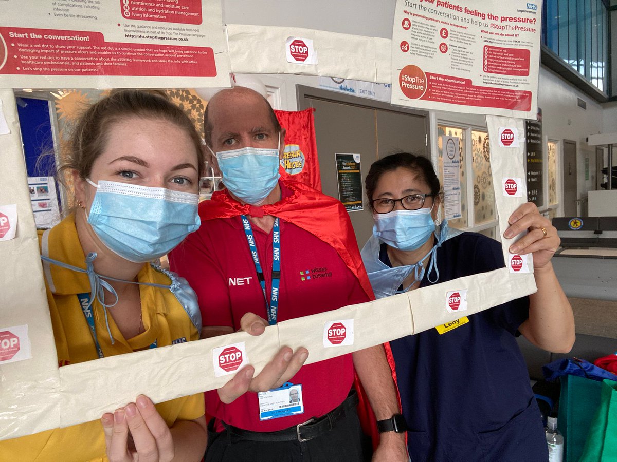 LINET_UK's tweet photo. More pictures in for Stop The Pressure Day 2021! This time from the Royal London Hospital @NHSBartsHealth   with their very own Pressure Heroes!
#LINETcares #STP #stopthepressure #pressureulcers #pressureinjury https://t.co/choIvbb6L1
