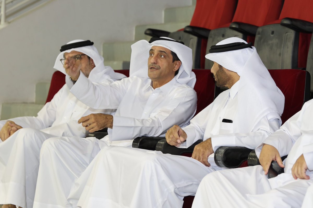 QATARAQUATICS's tweet photo. يتواجد السادة رئيس الاتحاد القطري للسباحة وأمين السر العام بصحبة ضيوف بطولة كأس قطر للسباحة والتي تقام الآن بمجمع حمد للرياضات المائية حيث يتبعها تتويج النادي الفائز بدرع التفوق العام للموسم الرياضي ٢٠٢١ . https://t.co/ZSnUdPzze9