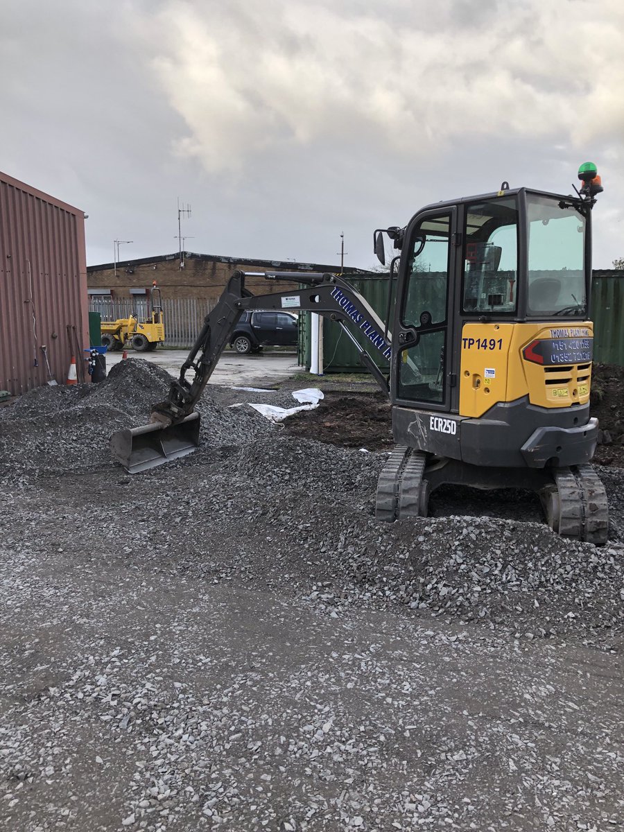 tmrbuilding's tweet photo. Progress photos from our 40ft Container Storage Area project in Widnes. #minidiggeranddriverhire #excavatoroperatorhire #groundworks #landscaping #Liverpool #Wirral https://t.co/2LE2nWLbtL