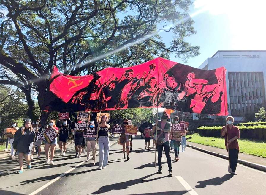AnakbayanCubao's tweet photo. Salakayin ng laksang opensiba ng mamamayan ang kasuklam-suklam at abusadong rehimeng Duterte! Tiyakin ang pagbagsak ng numero unong kaaway ng masang anakpawis!

#Anakbayan23 https://t.co/KUq5OxJuUR