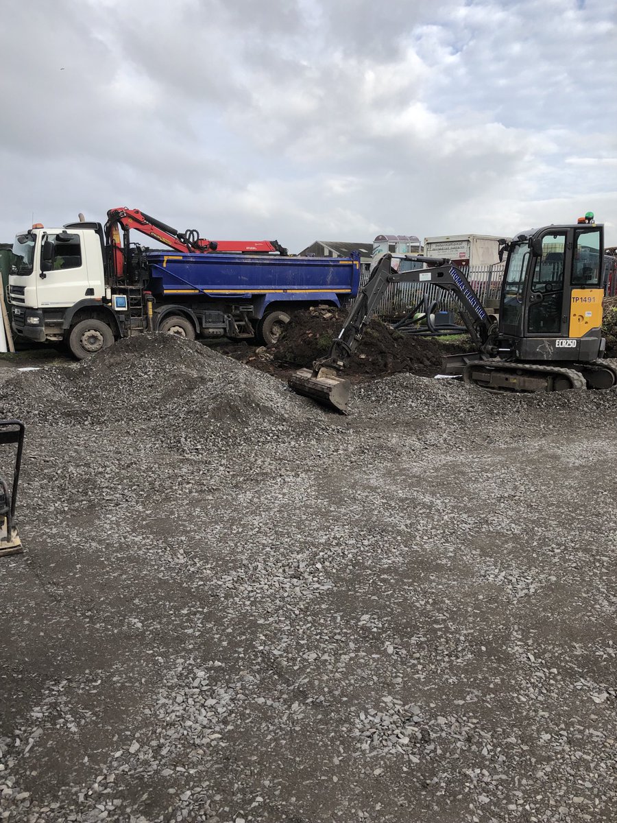 tmrbuilding's tweet photo. Progress photos from our 40ft Container Storage Area project in Widnes. #minidiggeranddriverhire #excavatoroperatorhire #groundworks #landscaping #Liverpool #Wirral https://t.co/2LE2nWLbtL