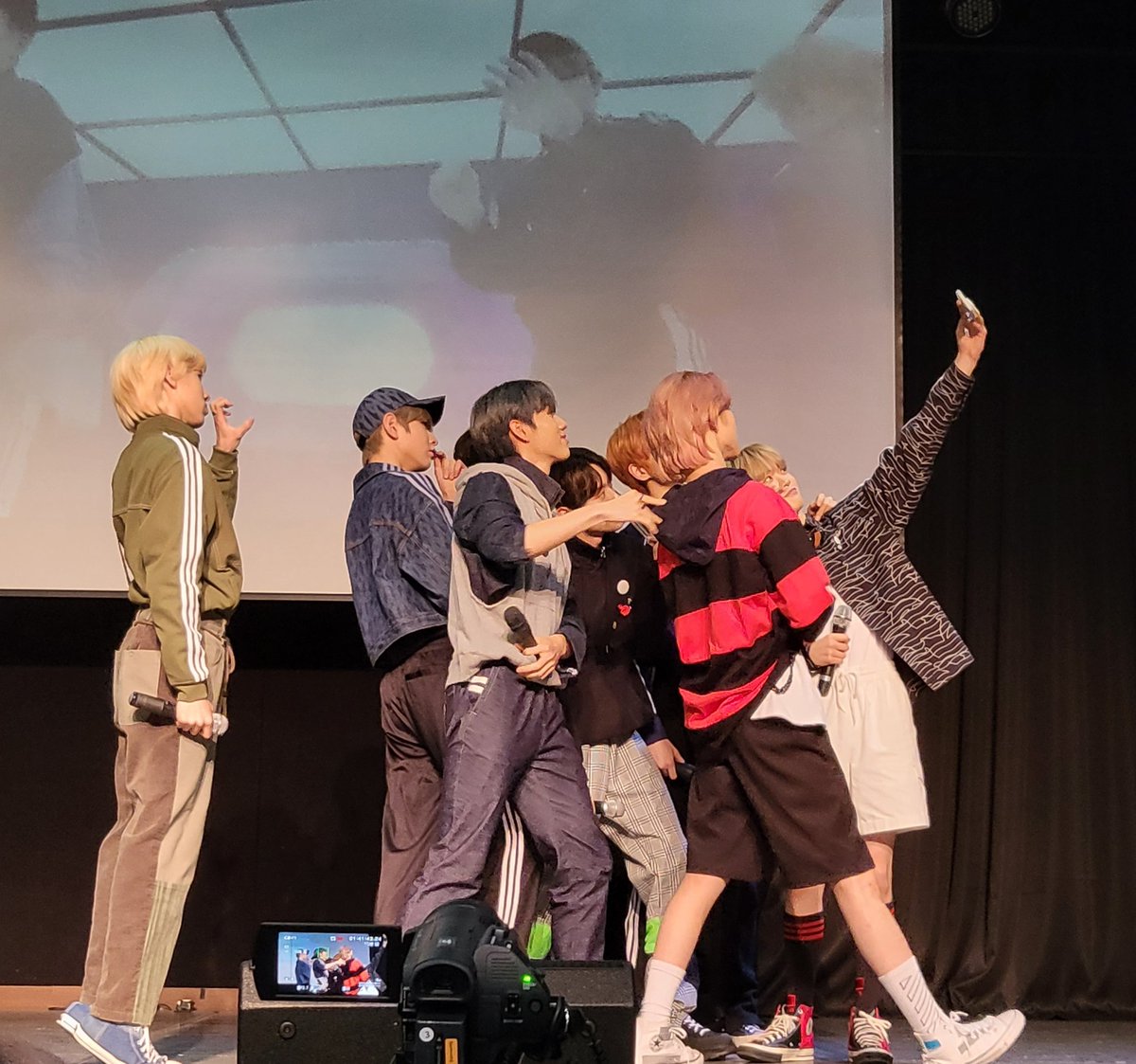 211118 사운드웨이브

오늘도 고생해써🤍

#이펙스 #EPEX