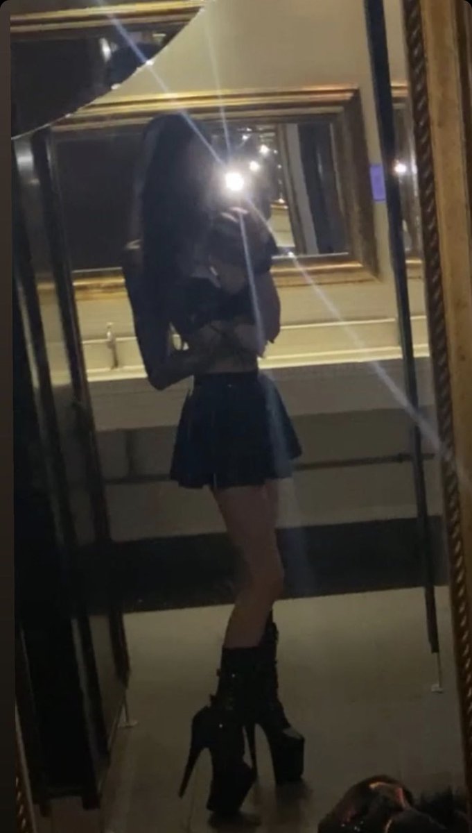 juicykitten04's tweet photo. #nightlife https://t.co/23PUB529sN