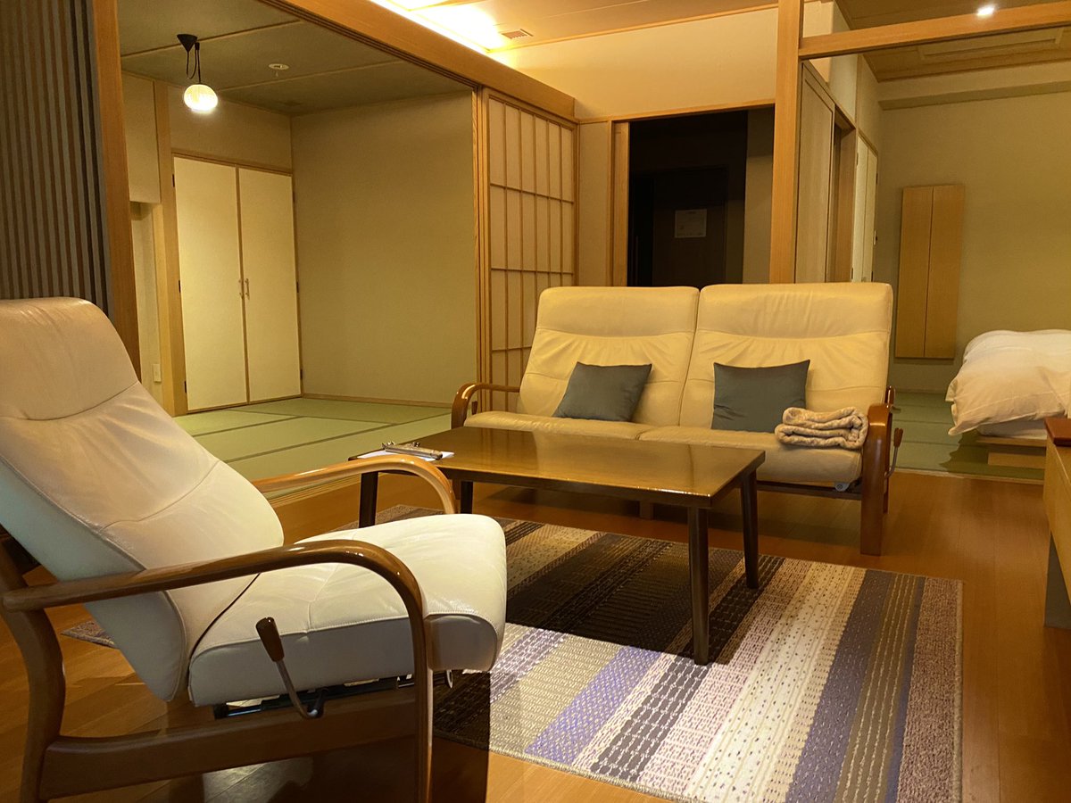 tx79092978's tweet photo. 『登別温泉郷 滝乃家』
♨️登別温泉♨️

部屋に客室露天風呂とテラスが‼️
客室も天然温泉で眺めも素敵でした🍁🌿

宿泊費:約10万円/2名

#登別温泉
#滝乃家 
#北海道温泉宿 https://t.co/k8GXSThDrF