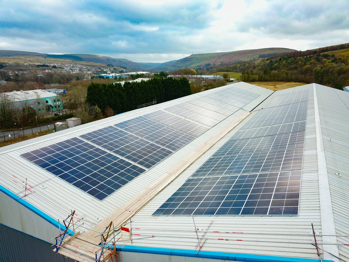 Sharp_Services's tweet photo. Congratulations to our colleagues in Rhymney, South Wales who were awarded the Healthcare GOLD #GreenAppleAward for their plethora of energy-efficient measures at this week's Green Apple Awards Ceremony. @TheGreenOrg 

#GreenWorldAwards #RenewableEnergy #OurWorkMatters https://t.co/ZXzCYFG548