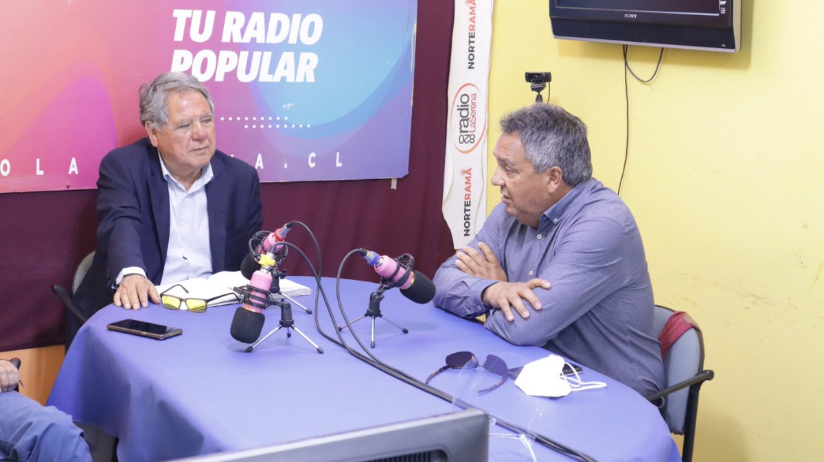 En este último día oficial de campaña, la radio es fundamental para contarle a los vecinos de la región nuestras propuestas para el Congreso. 
¡Muchas gracias a Radio La Serena por el espacio!

Vota AA 63, Víctor Castañeda DIPUTADO

#Radio #LaSerena