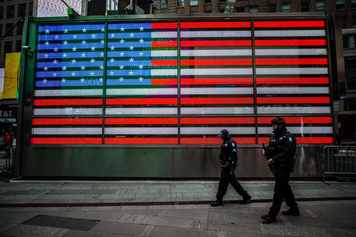 InvestUSAorg's tweet photo. "Defund the Police? Why Not Defund Politicians?" - Michael Letts
https://t.co/FoHHxaEoOP
#police #politicians #politics #defundthepolice #cops #usa #america #MichaelLetts #inVestUSA https://t.co/IaP73SL3ed