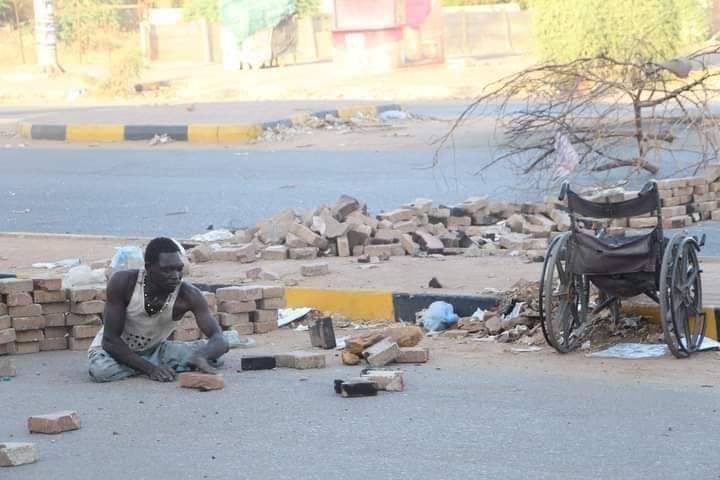 alkhobaib's tweet photo. لم أجد نصاً يليق بهذا البطل

#مجزرة17نوفمبر
#العصيان_المدني_الشامل https://t.co/bpmEONWwAJ