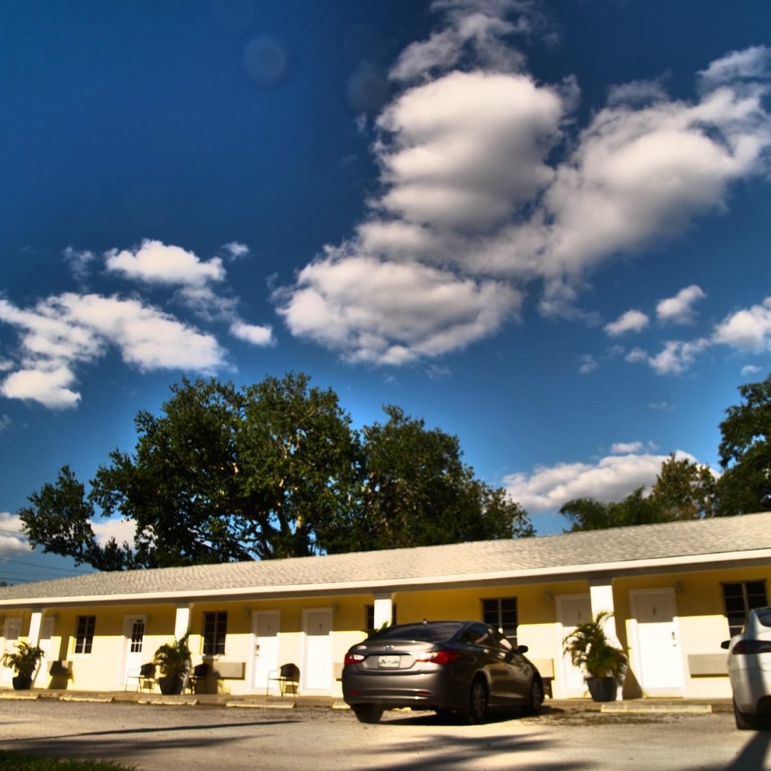 Mar_Bay_Suites's tweet photo. Enjoy the sunshine with a glass of wine.
Park right outside your motel room for convenience and privacy. Book now - https://t.co/KVlQwSC9Ax.
#romanticmotelFlorida
#romanticgetawayFlorida
#sunshinestateFlorida
#bestbeachmotelflorida https://t.co/YP68tB7OkK