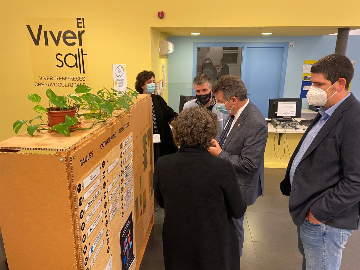 DiputacioGirona's tweet photo. Visita institucional del president de la #DdGi, Miquel Noguer, i el vicepresident 1r, @paupresas, a El Canal i la Factoria Cultural #ComaCros de Salt.
👉https://t.co/WXYRbuuHYZ https://t.co/5FeoUhkHvZ