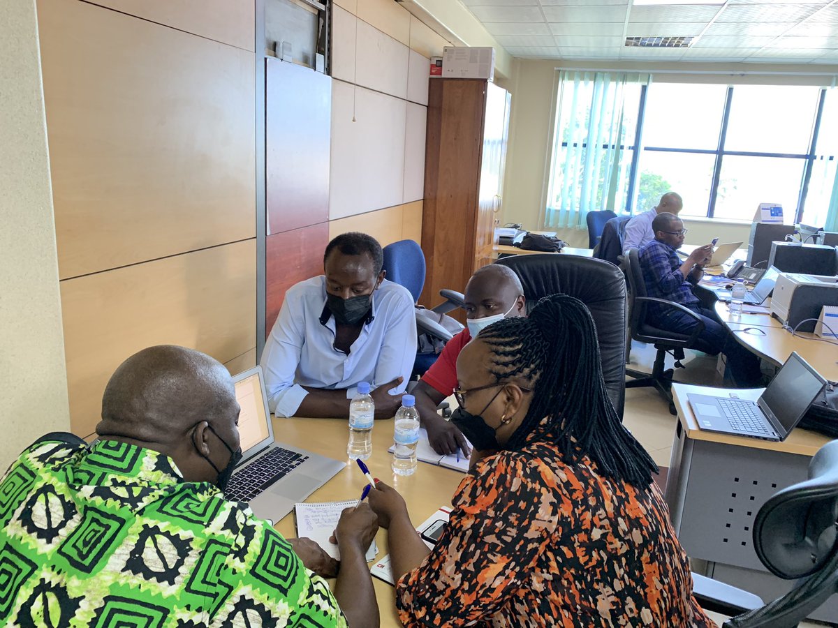 A great pleasure meeting <a href="/NgangaJayne/">Jane Musyoki</a>, Coordinator of the #InfoTradeKenya and Mr. Enosh Akuma of the Kenya Coffee Directorate, to exchange on the simplification of the coffee export procedure among others.

#RwandaTradePortal
#AfricaCoffeeMeet2021