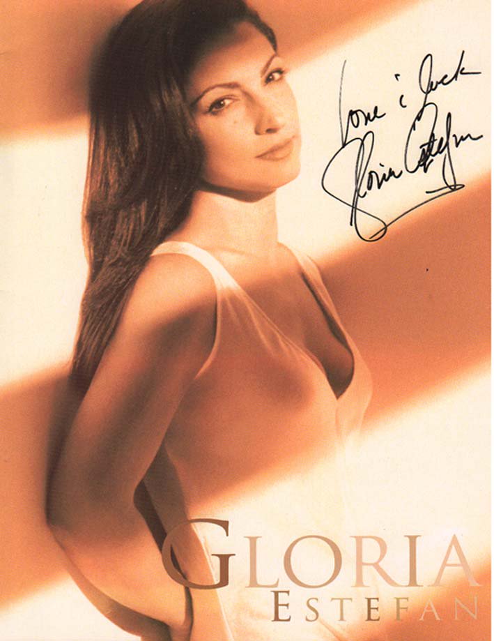 congacraig's tweet photo. On Tuesday it will be 25 years since I went to my first concert. I went with my Dad and we were front row @GloriaEstefan @ssearena for the #evolutionworldtour Gloria and I spoke, shook hands and I danced and sang like I've never done again. Gloria, thank you for my "first #tbt https://t.co/sXfnVxV1cE