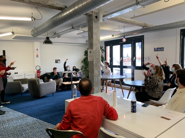 Orange_Csltg's tweet photo. Hier c’était blind test masqué au bureau dans le cadre de notre Funny Day 🎶🎊 Merci à nos consultants pour ce moment de partage et de fun. Rendez-vous en décembre pour une nouvelle édition 🥳 #consulting https://t.co/SxIr7ztCWN