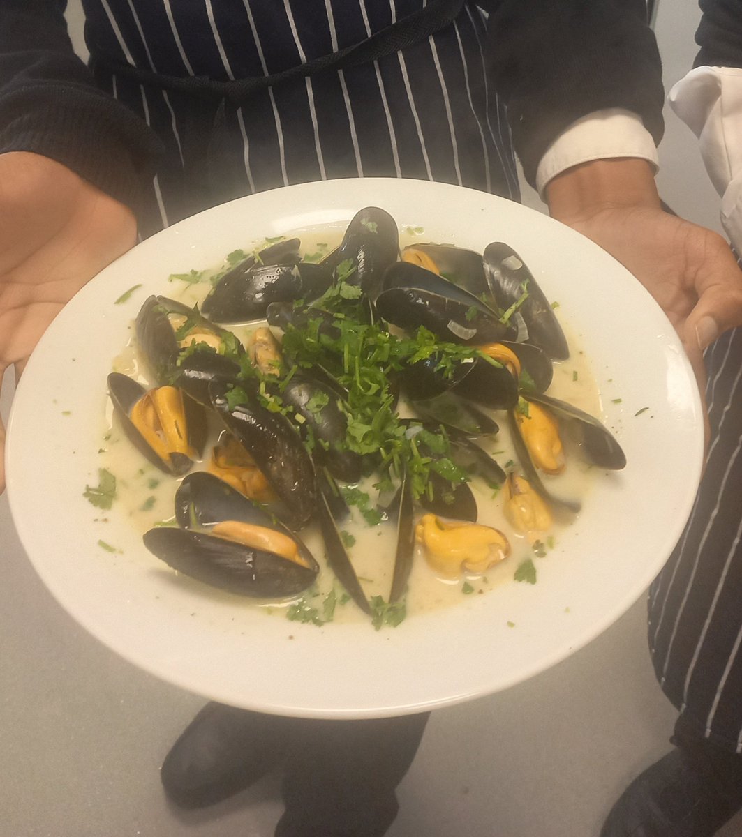 Thank you to @FoodTCentre @OffshoreShell @mjseafood @FreshDirect @SyscoSpeciality for our amazing mussels. Y10 @SaracensHighSch loved cooking and tasting them. #fishheroes #musselpower