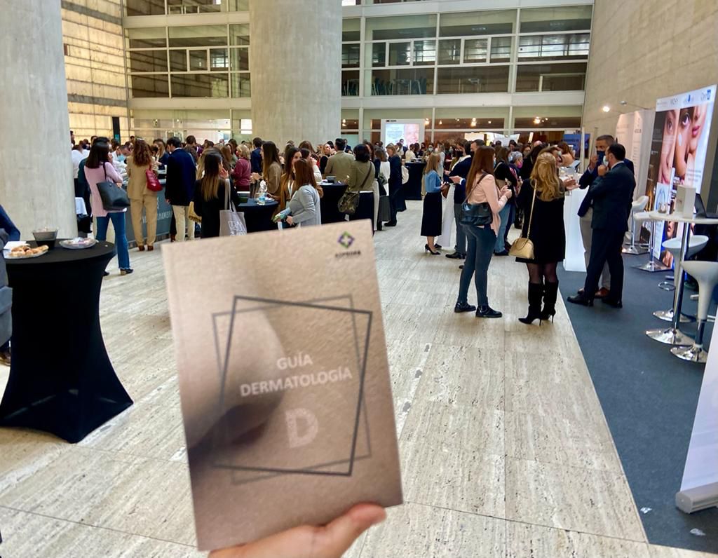 asprofa's tweet photo. 📔 Estamos muy felices de presentar hoy nuestra nueva

GUÍA DERMATOLÓGICA ASPROFA

Y qué mejor marco q en las "Jornadas Andaluzas de Dermocosmética", organizadas por @CACOF_ y q se están llevando a cabo en Granada, y todo gracias al patrocinio d @BidaFarma

#Asprofa
#DermoAsprofa https://t.co/4nGeNWtPLq