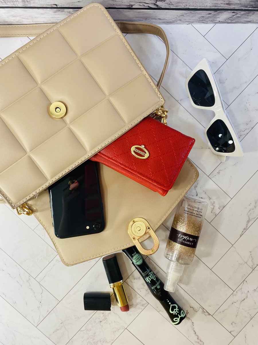 _GabrielaGoomez's tweet photo. Una cartera, una mochila, un monedero o banano, son buenas opciones para regalar. Sigue mi emprendimiento en Instagram @lunasglam.cl o https://t.co/5ud7g8M5bh y dala RT para que les llegue a todas chiquis✨❤️. 

📍Santiago de Chile https://t.co/cx38TFEvah