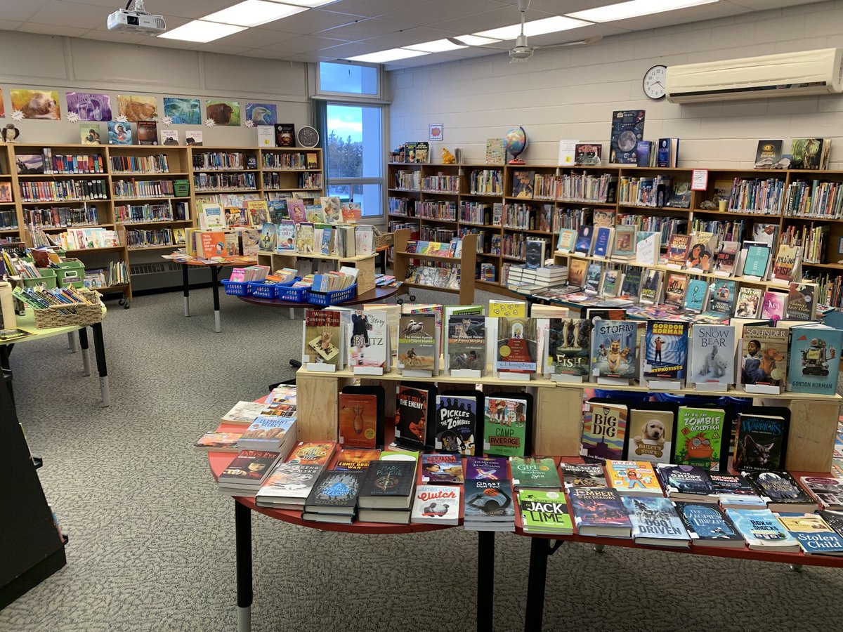 HarryWHBell's tweet photo. We are so excited ⁦@hastingsLRSD⁩ ⁦@CommonsHastings⁩ to have our FREE take home book extravaganza. Making room for new books means some favourite old ones can be passed along to our student friends! #happy #ilovetoread #makemyday https://t.co/ySCEEcxbXI