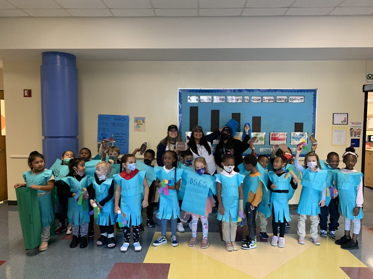 Thanksgiving Parade 2021 ♥️🐬📣🏈