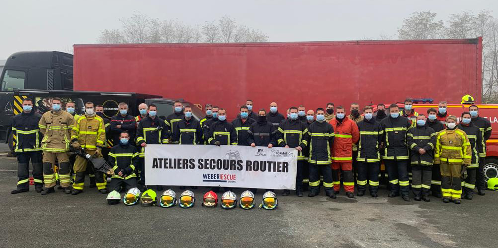 sdis86's tweet photo. 25 stagiaires issus de plusieurs #SDIS de #France et 8 sapeurs-#pompiers de la #Vienne86 ont participé à un stage formateur #SR. 

Le #CFPSV a accueilli 3 formateurs internationaux de @weberrescue, filiale de Weber Hydraulik, fournisseur de matériels de désincarcération. https://t.co/8iX7OtOOmO
