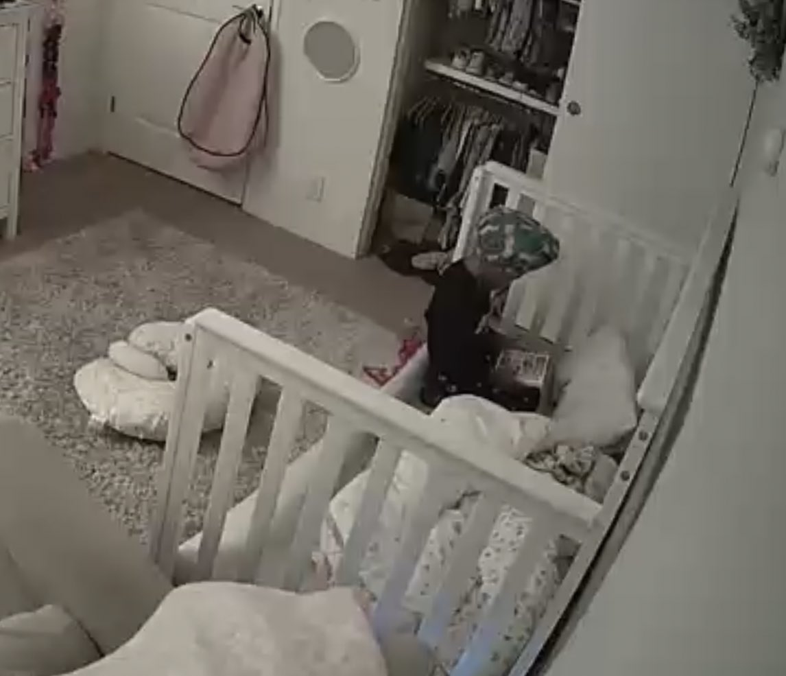 Jamila_V's tweet photo. That moment your 2.5yo wakes up at 615am, goes to the potty, goes back to her room, grabs a book and gets back in bed bc she knows it’s too early.

Excuse me while I lay in bed &amp; cry. 🤗 @owletbabycare #toddler #intentionalparenting #proudmama https://t.co/0f88QLNBDk