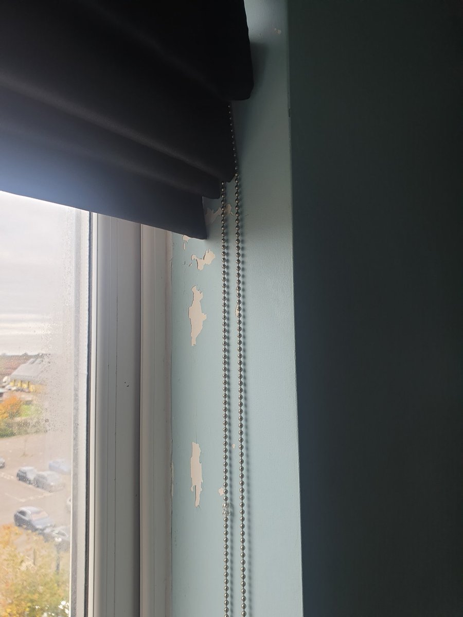 rufus2510's tweet photo. # villagehotelBournemouth 

Disappointed, the damaged wall https://t.co/r1oQ02keBG