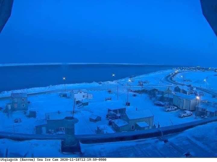 EnsedeCiencia's tweet photo. Hoy inicia la noche polar en Barrow, Alaska. 

No verán la luz del sol hasta el 23 de enero de 2022. Esto se debe a que el sol no se eleva al norte del Círculo Ártico debido a la inclinación de la Tierra.

Pasarán en total 67 días sin sol ❄️ https://t.co/GeWEpiHJkz