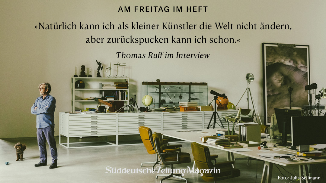 szmagazin's tweet photo. Der Fotograf Thomas Ruff im Interview mit @DEntzauberung – am Freitag in der von Ruff gestalteten Kunstausgabe #Edition46 in der @SZ und unter https://t.co/MjzML25vRa https://t.co/Xr6lIOojyO