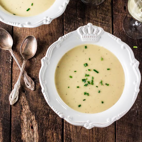 CorinnePulitzer's tweet photo. Get out the leeks &amp; the potatoes, #SoupLovers are chill’n today. It’s #NationalVichyssoiseDay, ladles up.🥣🥔🧅 @MajorelleNY @LaLanternaCaffe @HaleHeartySoups @soup_baxters @NationalDayCal @IdahoPotato https://t.co/6X6ZF6EZ8D