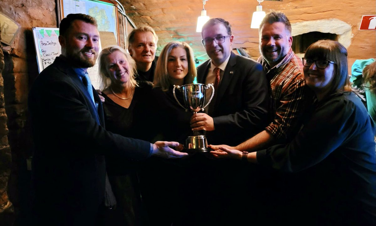 IrishEmbSweden's tweet image. The Embassy was delighted to attend @TiMediaNordics inaugural pub quiz night in Stockholm yesterday evening. Grattis till vinnarna! 🏆

#pressthegreenbutton
#visitireland
