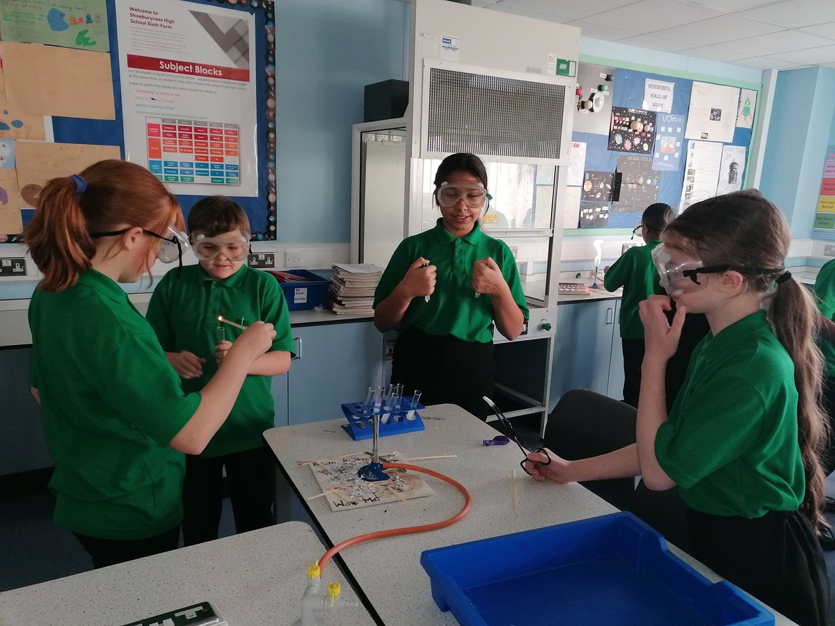 ScienceDep_SHS's tweet image. Science club got of to a roaring start today. We were busy making hydrogen gas and testing for it.  💥💥