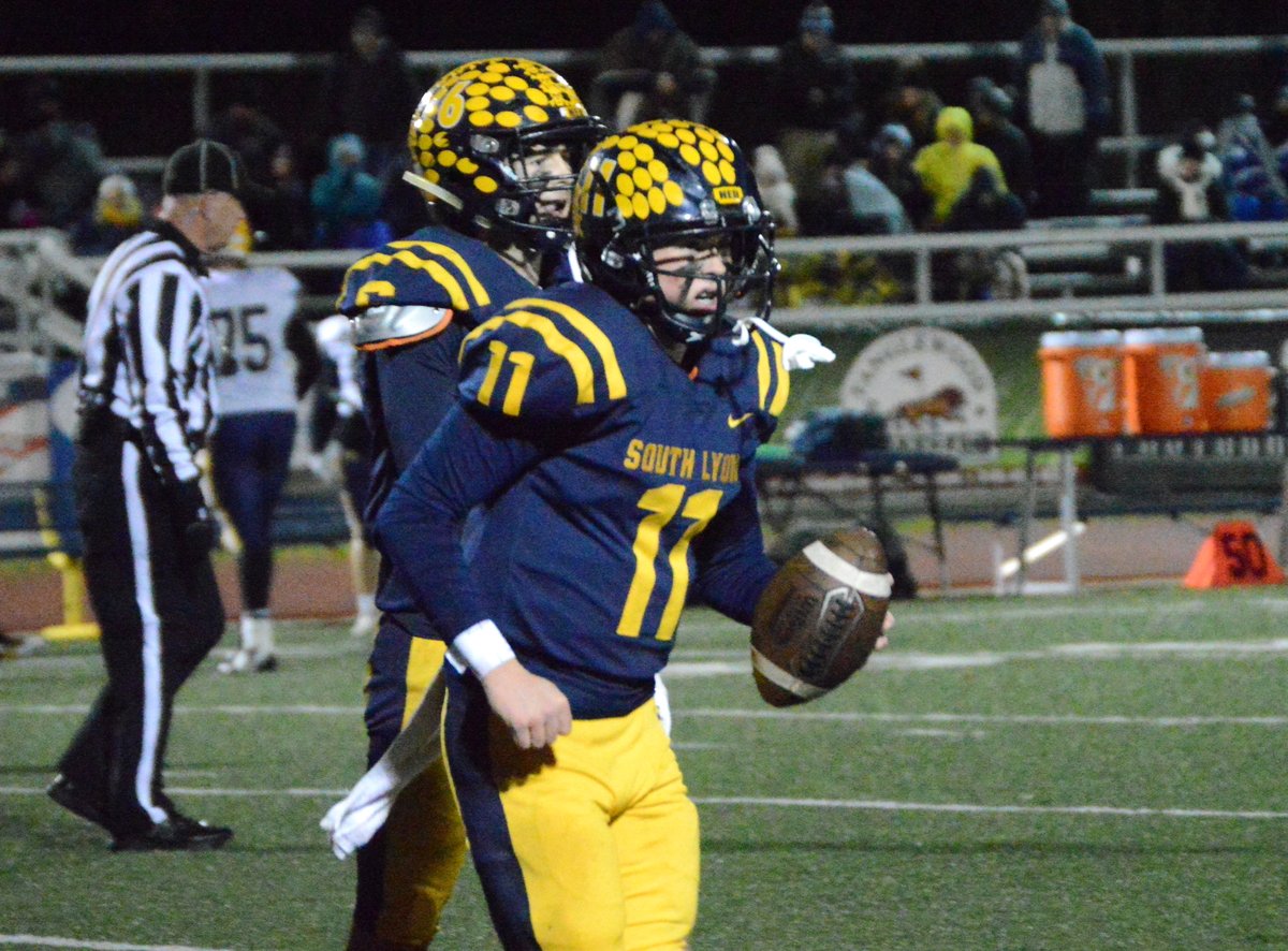 STATE CHAMPS! SCOUT TEAM: Postseason heat out of the pocket — Playoff QB breakouts in 2021 >> bit.ly/3cp6rZ1 

Cc <a href="/HunterAmes4/">Hunter Ames</a> <a href="/camchandler11/">Cameron Chandler</a> <a href="/BradenFracassi/">Braden Fracassi</a> <a href="/HadenGetchell/">Haden Getchell</a> <a href="/ZacOlesuk/">Zac Olesuk</a>