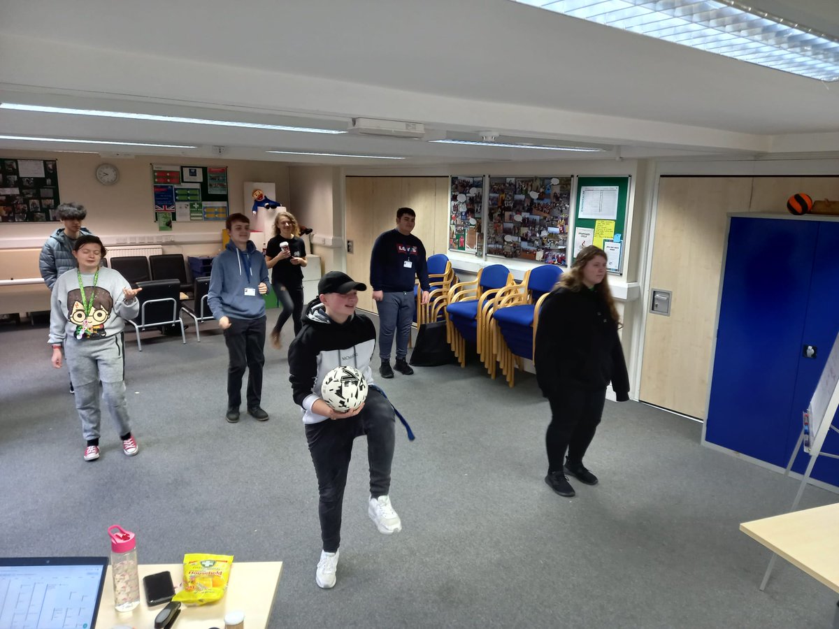 YoungGlos's tweet photo. Team215 were feeling a bit "meh" so needed to get up and get that blood pumping! #princestrust #team215 #Getmoving https://t.co/FmnGLLPlN6
