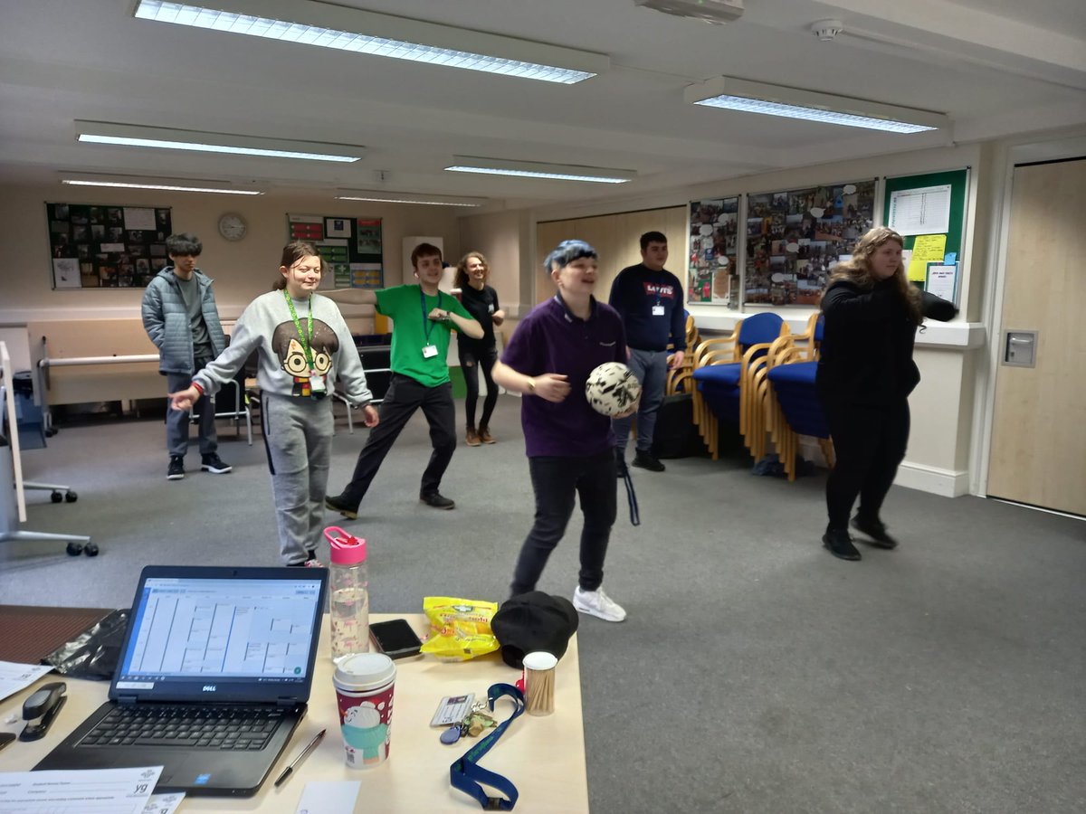 YoungGlos's tweet photo. Team215 were feeling a bit "meh" so needed to get up and get that blood pumping! #princestrust #team215 #Getmoving https://t.co/FmnGLLPlN6
