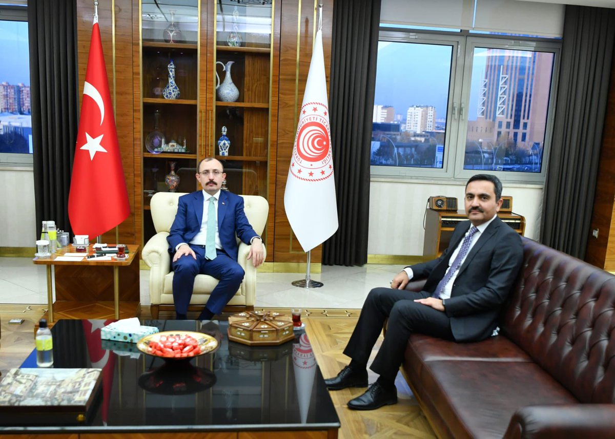 yasarbahceci's tweet photo. Ticaret Bakanımız sayın @mehmedmus u ziyaret edip Gayrimenkul Değerleme Sektörü ile ilgili istişarelerde bulunup çalışmalarımız hakkında bilgi verdik. Sayın bakanımıza güzel evsahipliği için çok teşekkür ediyorum. @tduborgtr https://t.co/MUtjjAwktD