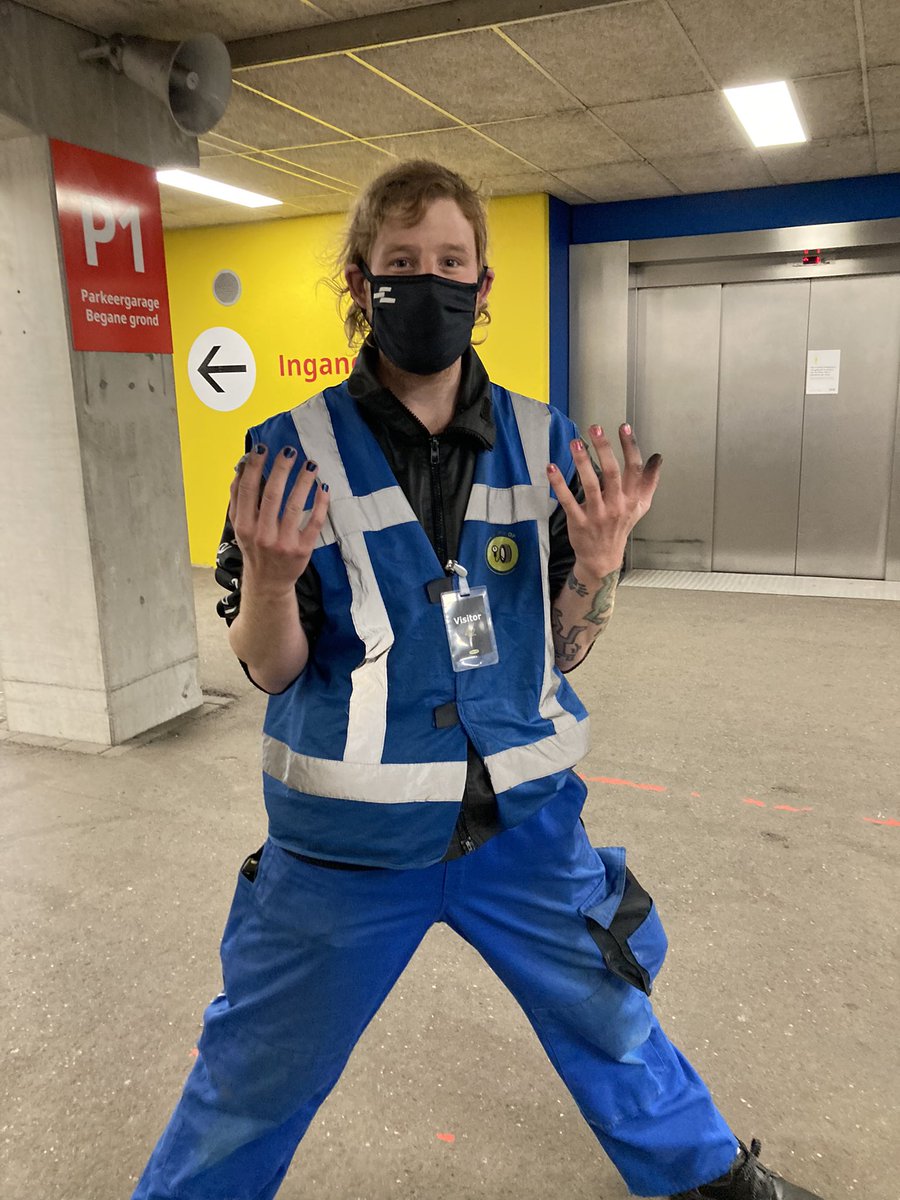 dezeruimte's tweet photo. Heb jij je bandenspanning al gecontroleerd? Daarmee stoot je minder CO2 uit &amp; bespaar je geld! Deze leuke gast Roland (afgestudeerd aan de @HKUtrecht ) heeft 35 Bob Dylan elpees thuis &amp; pompt gratis banden op bij Ikea Amersfoort, waardoor ik nu 49,96 ga besparen #bandopspanning https://t.co/BF1pk3horl