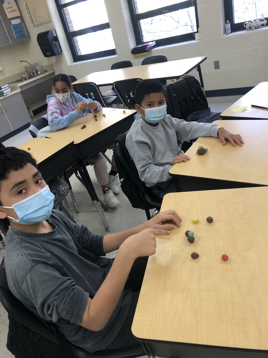 BMP_MsLeace's tweet photo. We’re making molecules using clay atoms! https://t.co/U8E0pNCHx4