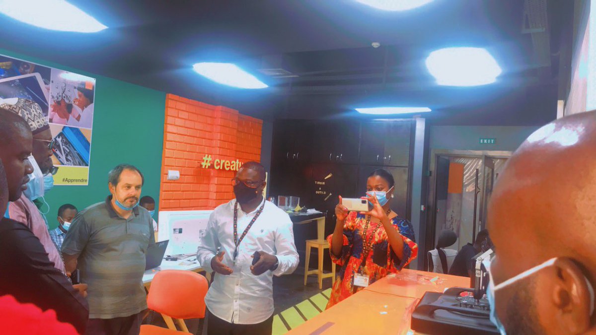 ActivSpaces's tweet photo. En prélude de notre soirée #ASTechDebate demain soir en partenariat avec la GIZ CM, nous accompagnons nos invités représentants des communes dont le maire de Garoua 2 et sa suite à une visite au #FabLab d’@Orange_Cameroun. #ODC https://t.co/QeIL5IyIah