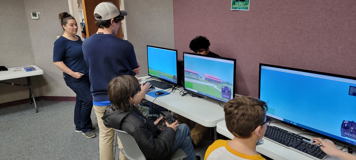 cvhsaero's tweet photo. Great time exhibting at Creekland Middle STEM night!  Thanks to Hickory Flat Public Library for hosting!! https://t.co/pGI1LG61kF